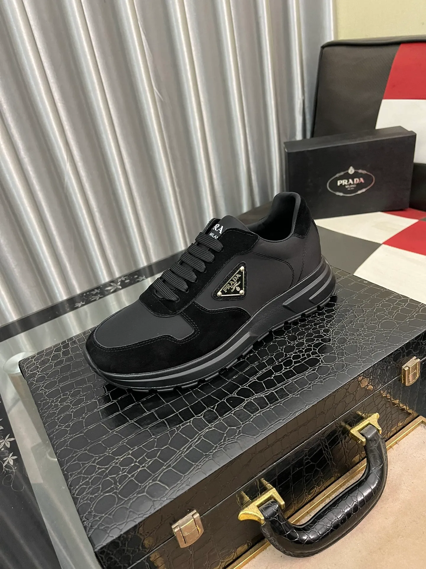 Men's shoes 💰540⌚️⌚️【PRADA】Prada - High-end quality casual sports shoes - Upper: calfskin shoe body with branded metal fasteners, - Inner lining: breathable leather lining - Outsole: ultra-light TPU foam·rubber; molded outsole -Super high quality control·Fine workmanship: highlighted (high-end·luxury·grade) -Size: 38-444️⃣Colors available